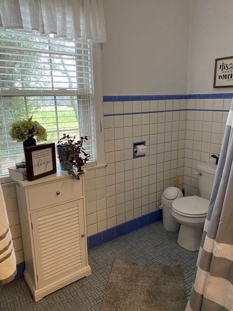 Additional view of bathroom