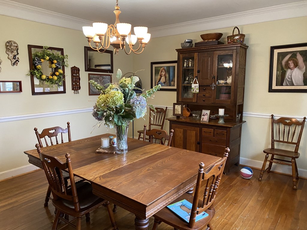 Additional view of dining room