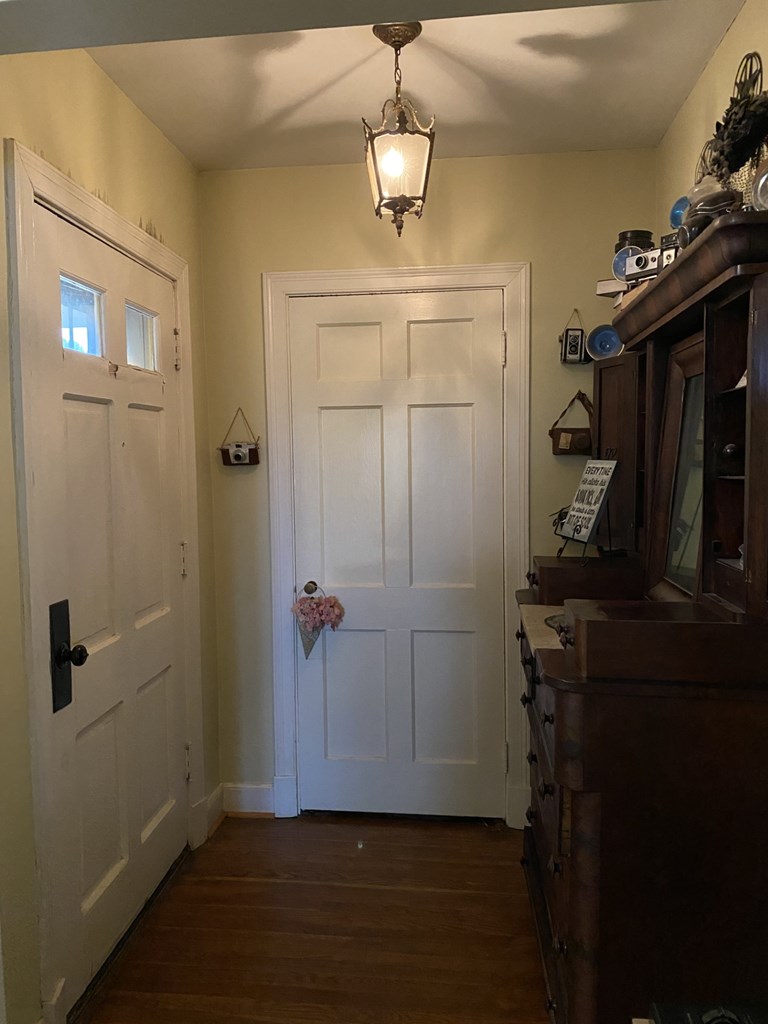 Foyer entry at front door